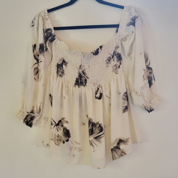 EXPRESS Off the shoulder garterized Cream Floral Print Blouse XSMALL - Picture 2 of 8